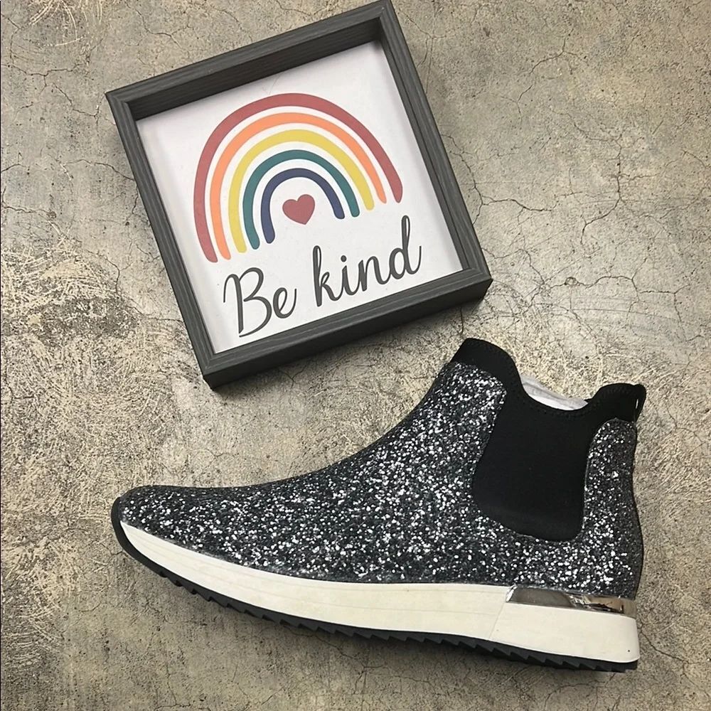 Kenneth Cole Reaction Black and Silver Platform Sneakers